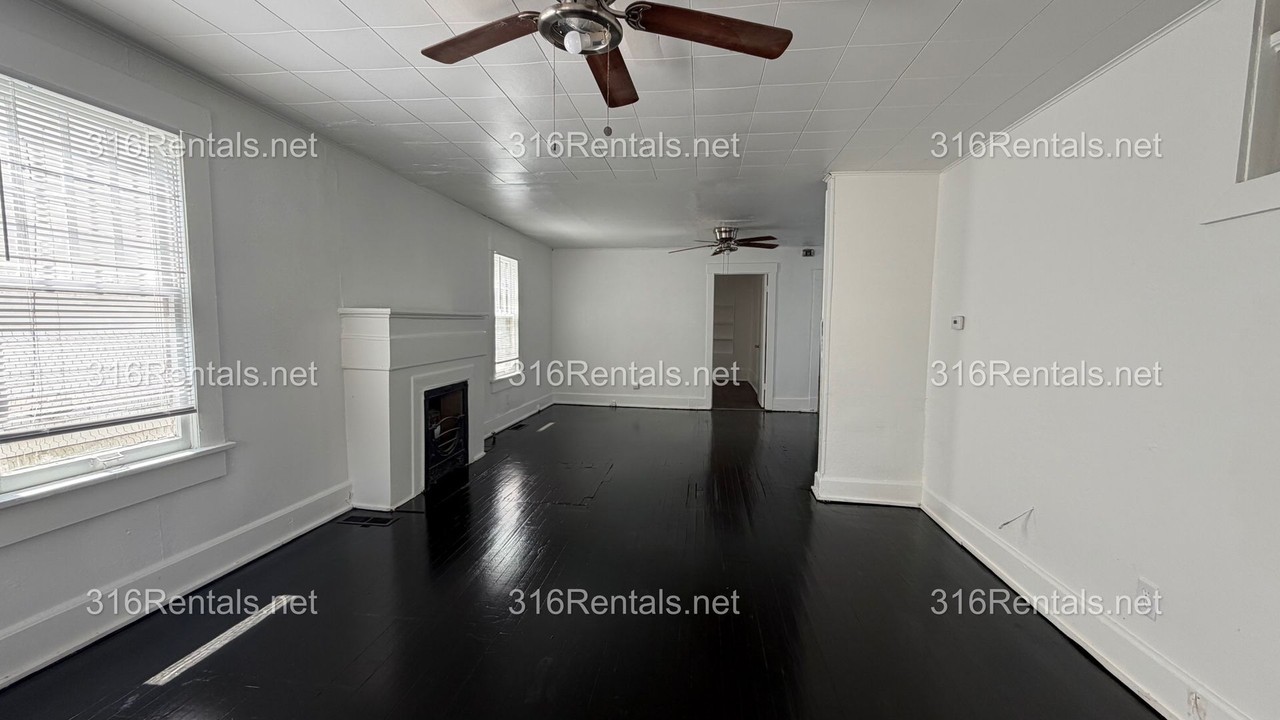 323 N Topeka St - Photo 2 of 13