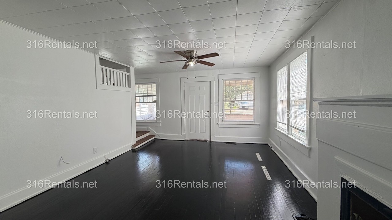 323 N Topeka St - Photo 3 of 13