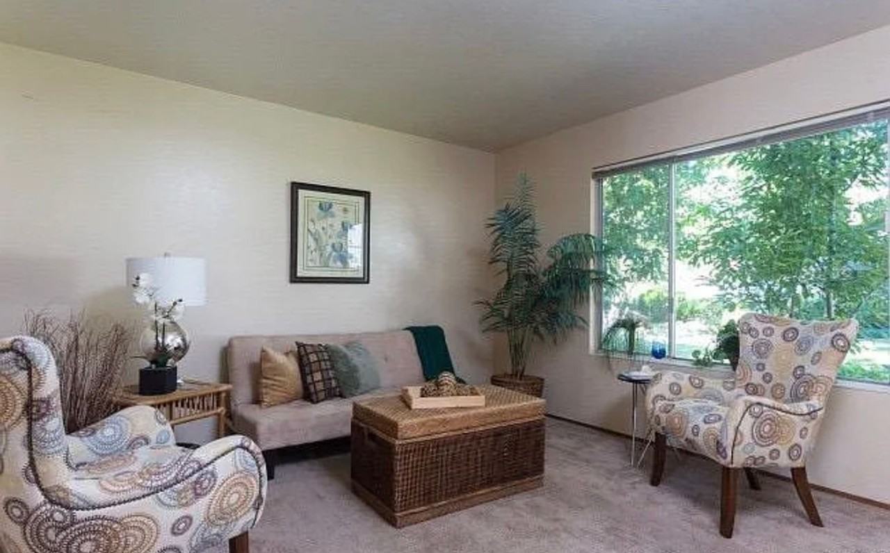 5059 Charmian Dr - Photo 4 of 16