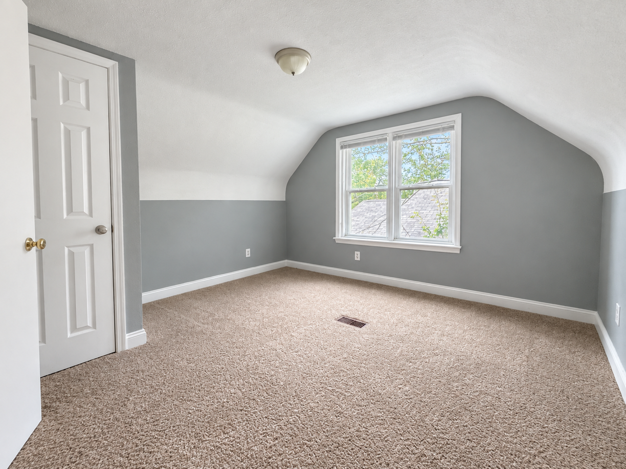 1078 E 19th Ave - Photo 7 of 10