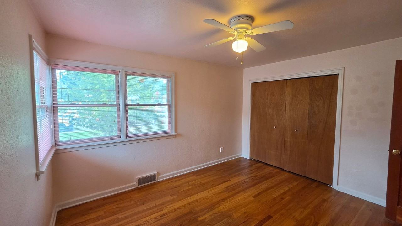 511 Livingston Ave - Photo 5 of 31