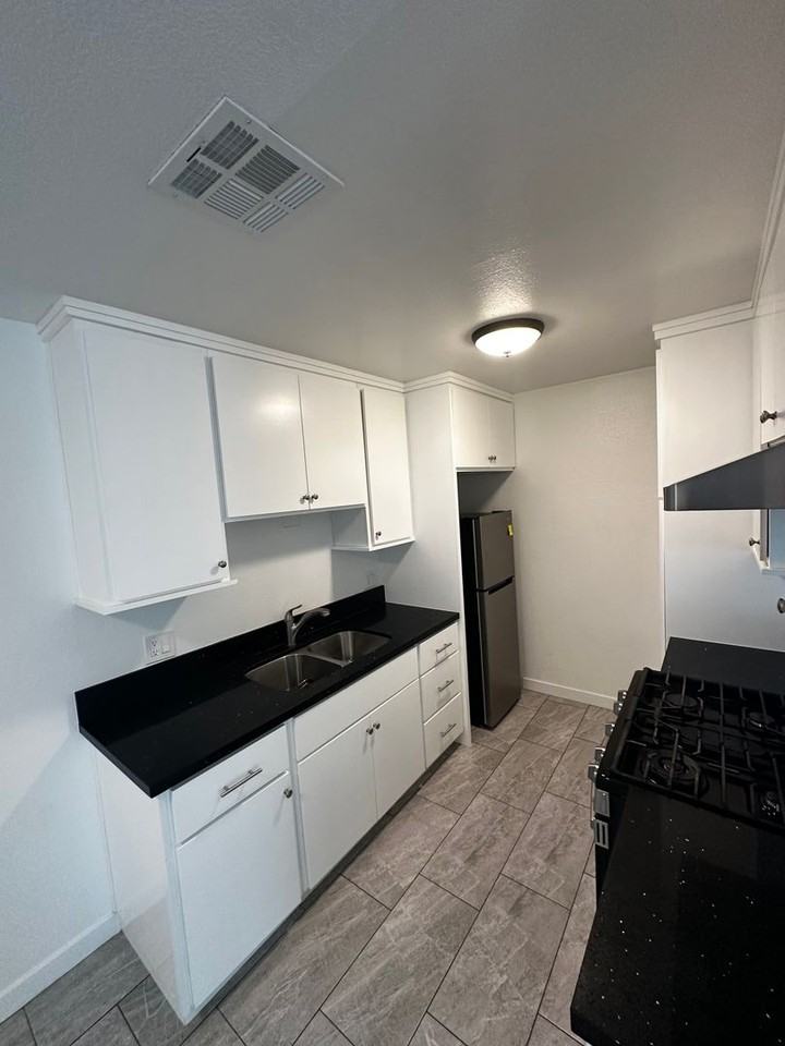 301 N Tustin Ave - Photo 3 of 23