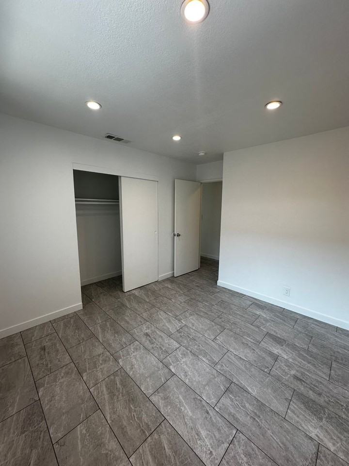 301 N Tustin Ave - Photo 7 of 23