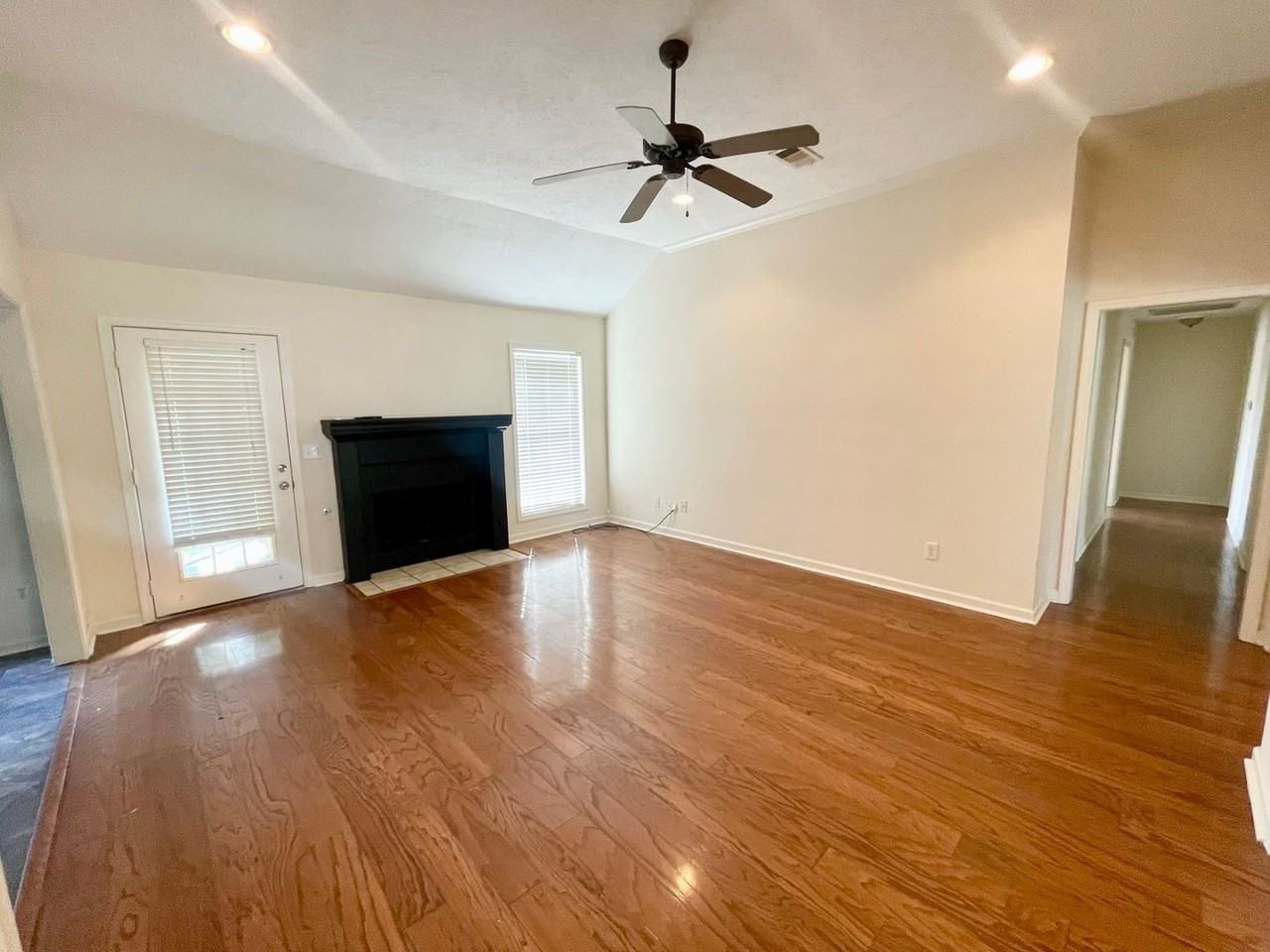 311 Longleaf Dr - Photo 3 of 17