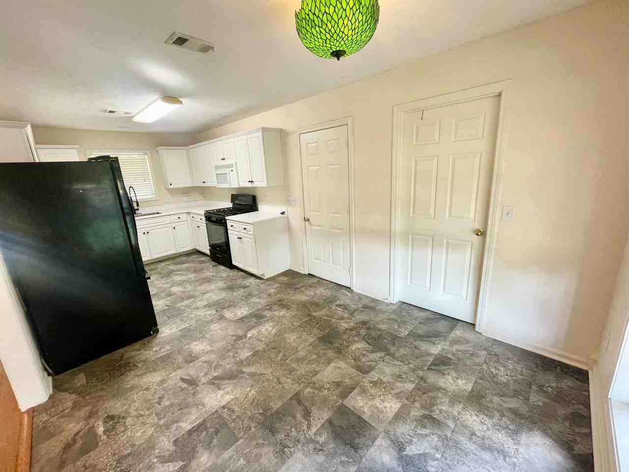 311 Longleaf Dr - Photo 5 of 17