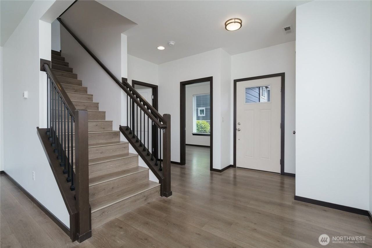 3346 3346 Iverness Street - Photo 2 of 11