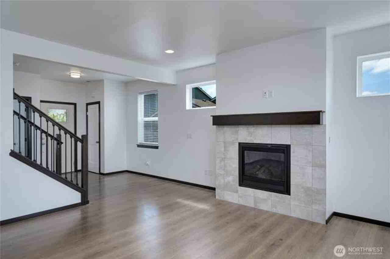 3346 3346 Iverness Street - Photo 3 of 11