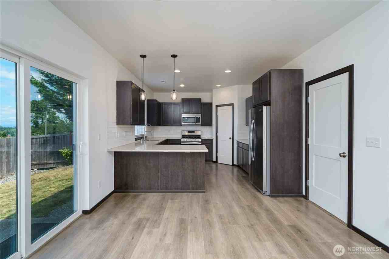 3346 3346 Iverness Street - Photo 4 of 11