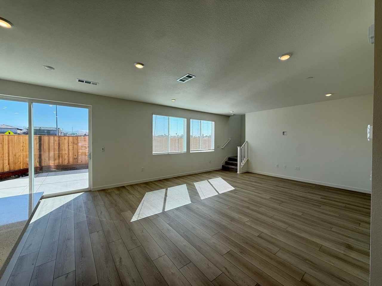 211 Dogwood Ct - Photo 5 of 12