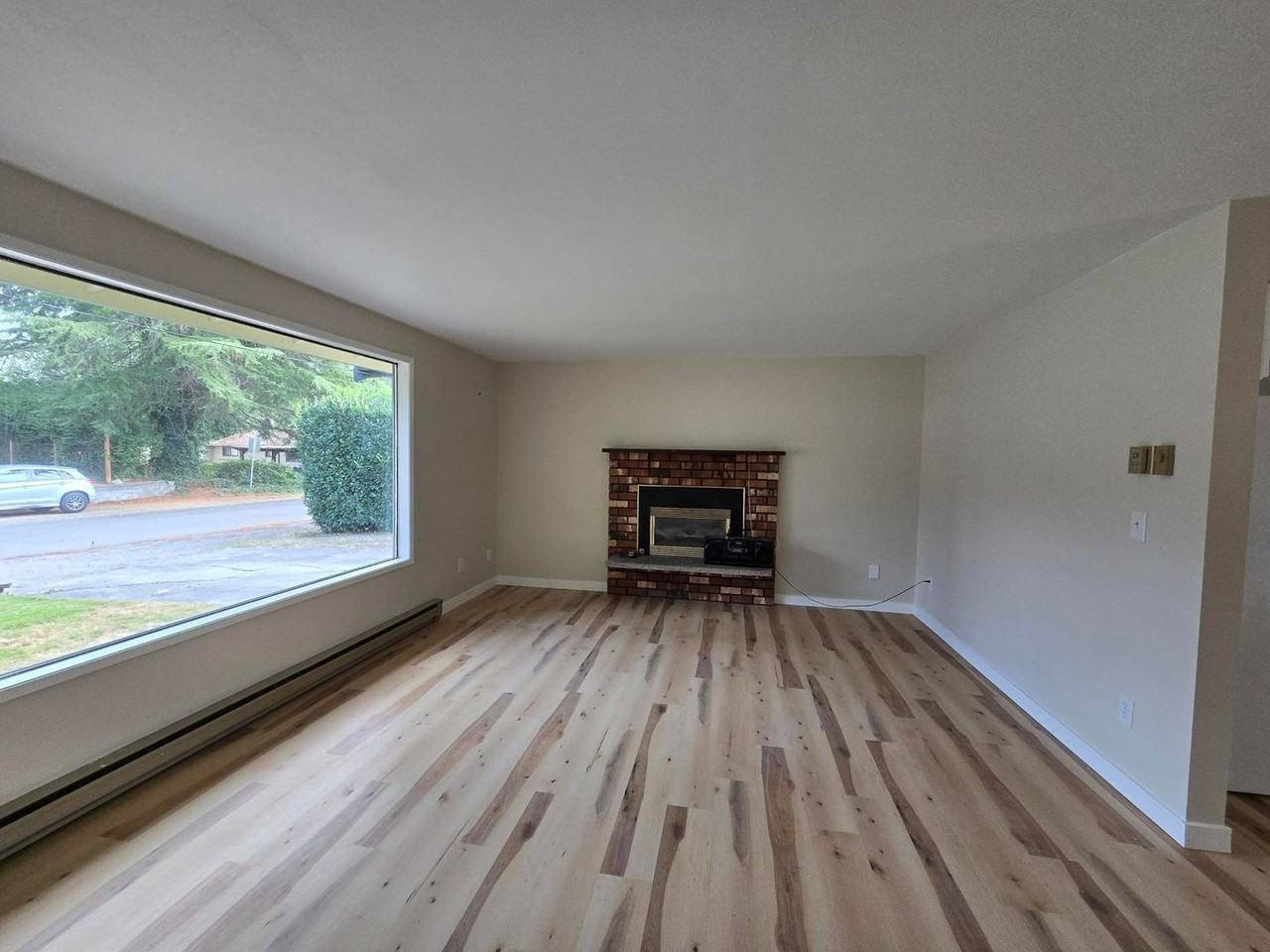 113 N Hawthorne St - Photo 2 of 19