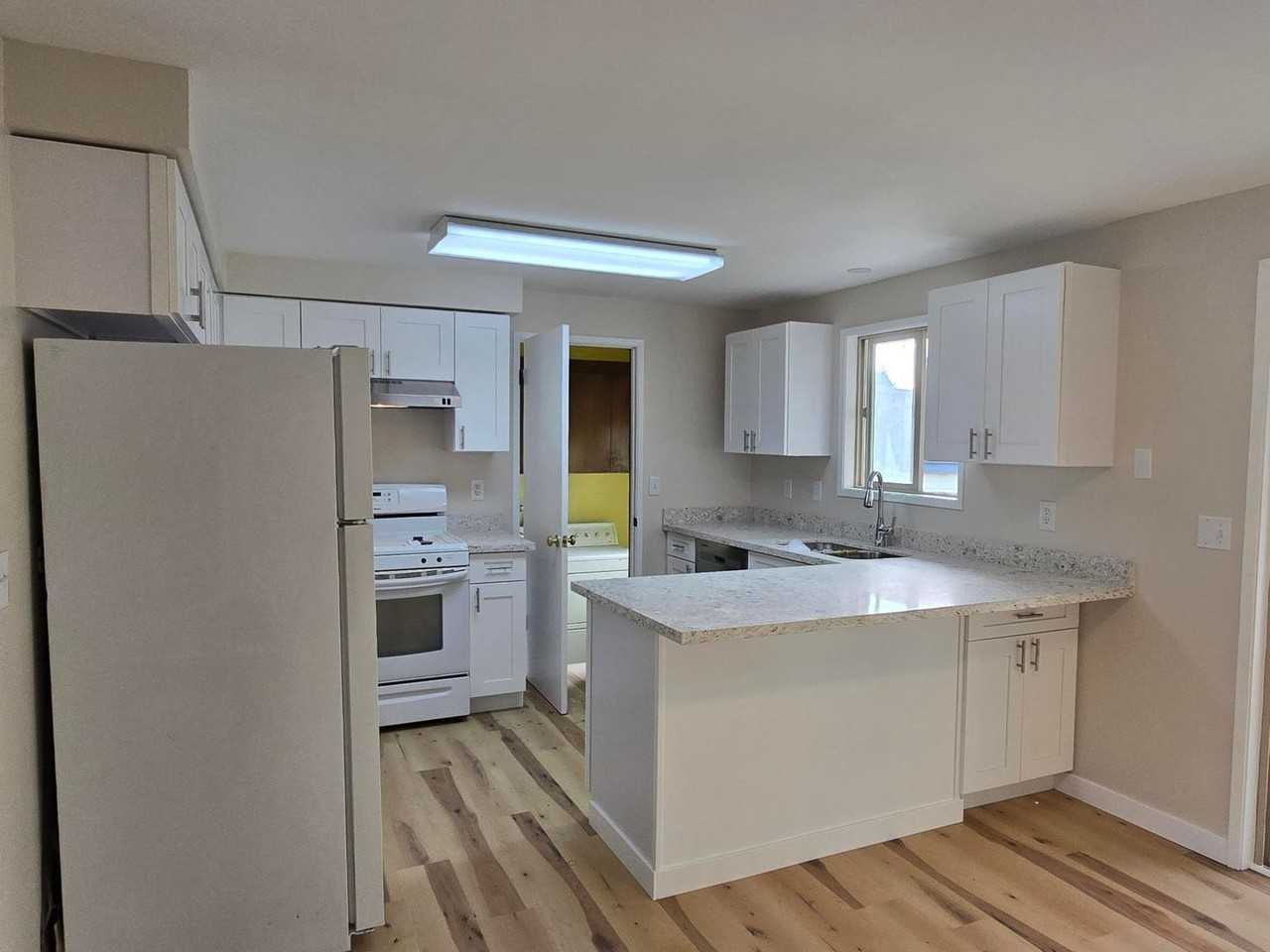 113 N Hawthorne St - Photo 3 of 19