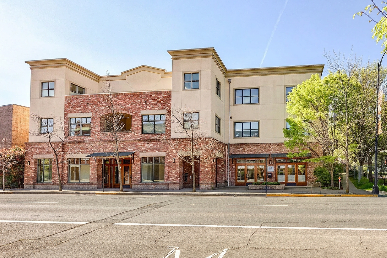 180 Lithia Way #208