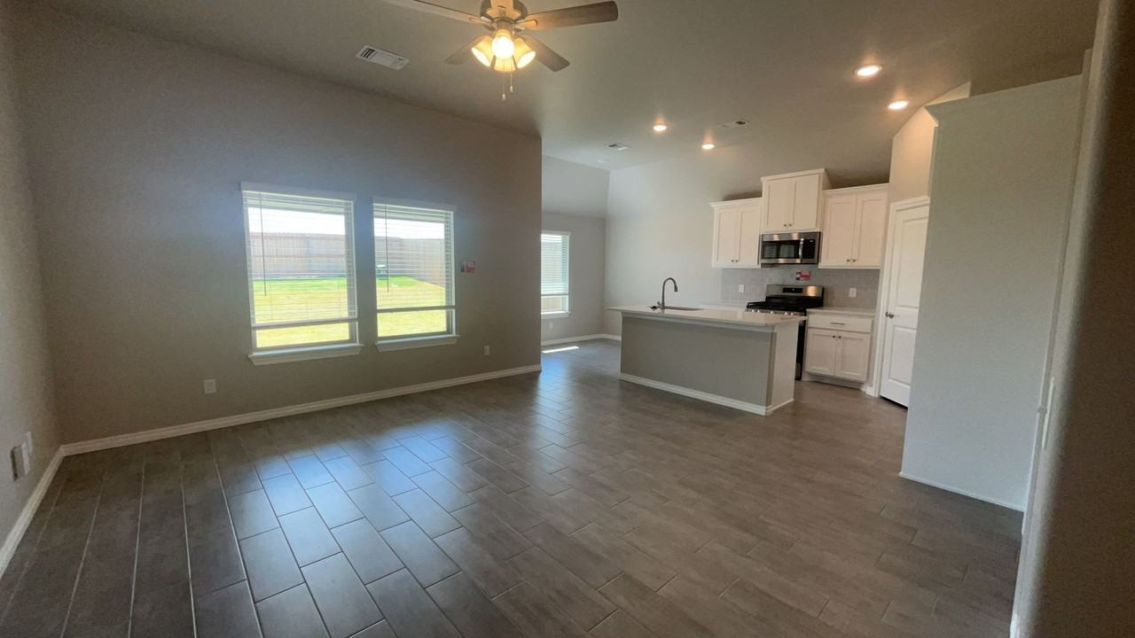 2220 Nw 170th St - Photo 4 of 20