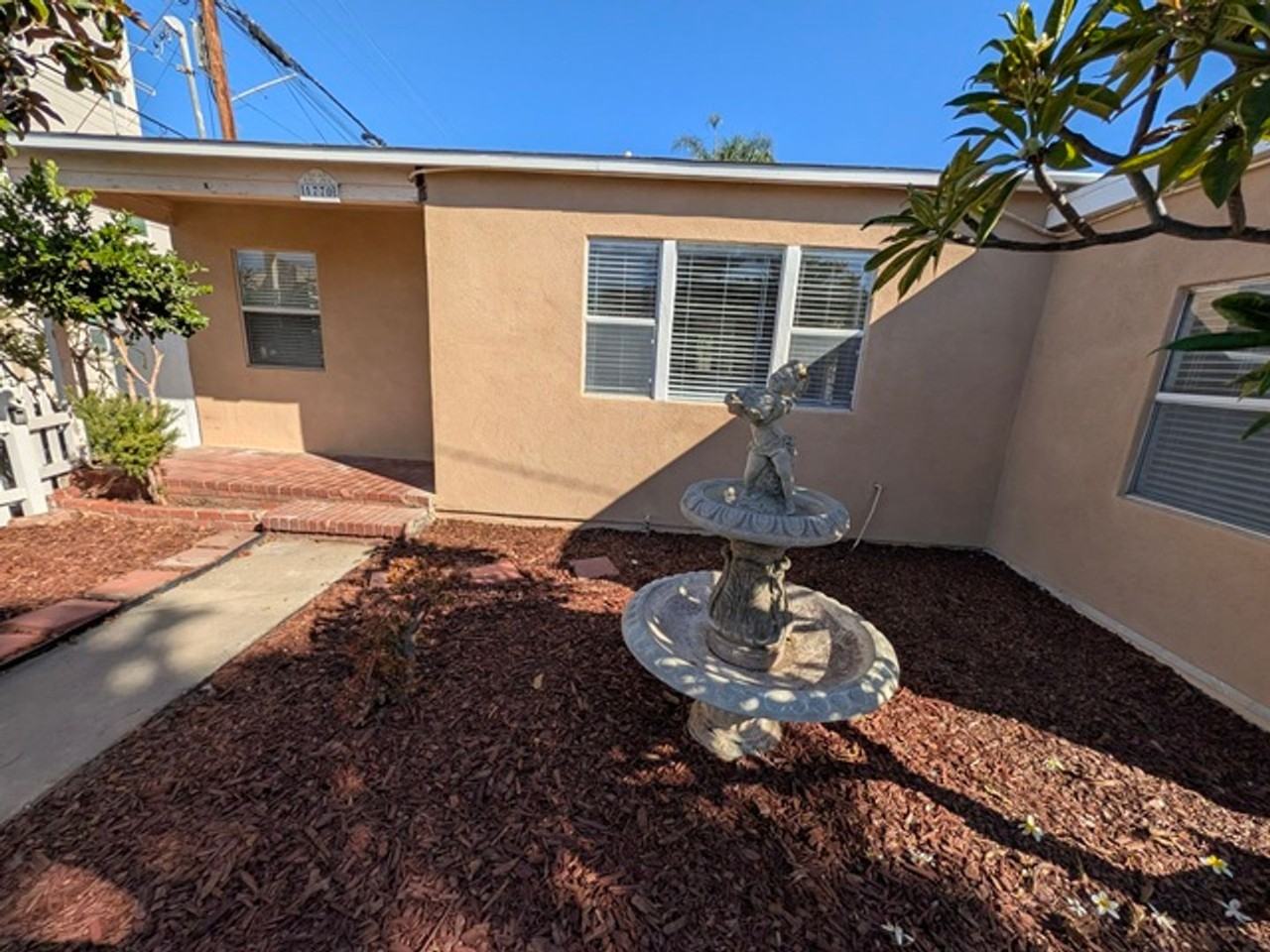 1770 Roosevelt Ave - Photo 2 of 23