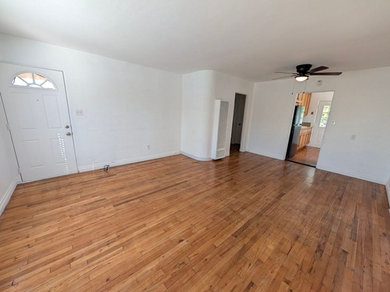 1770 Roosevelt Ave - Photo 4 of 23