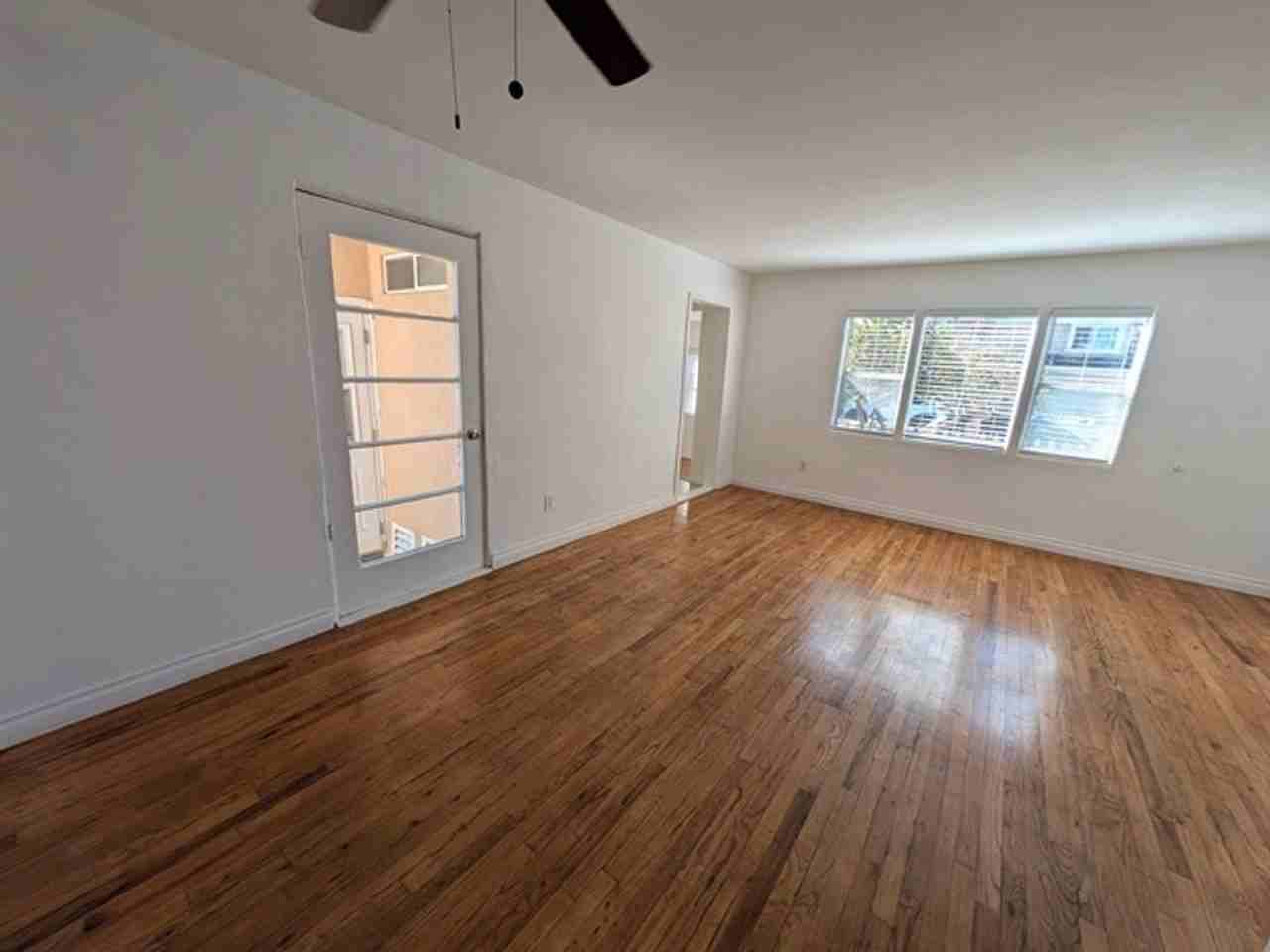 1770 Roosevelt Ave - Photo 5 of 23