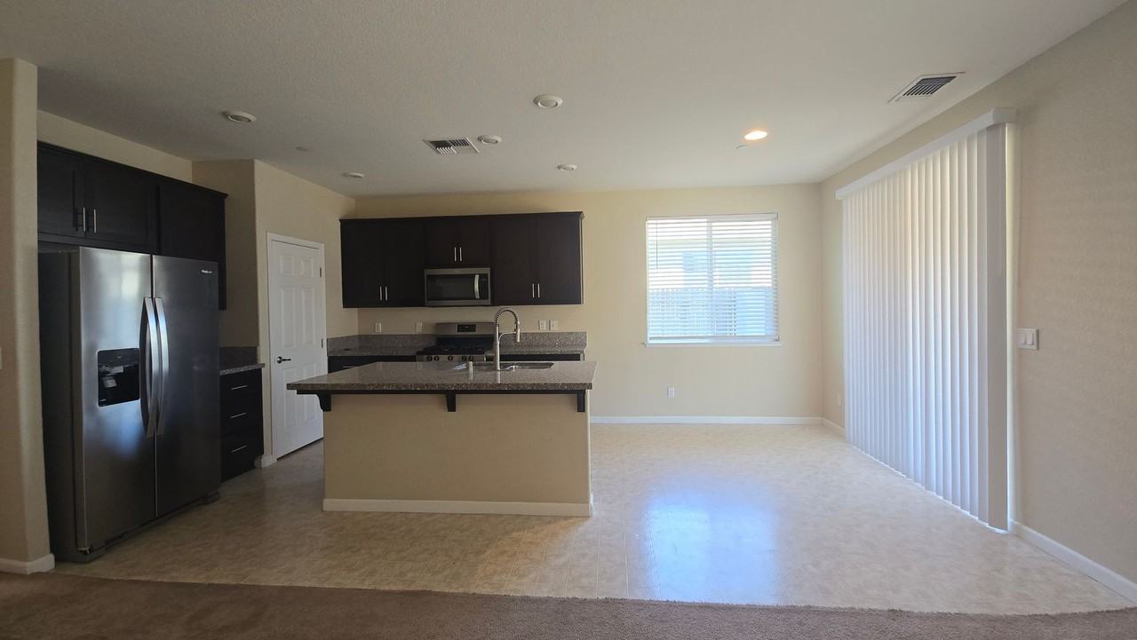 1443 Greenbrier Dr - Photo 2 of 21