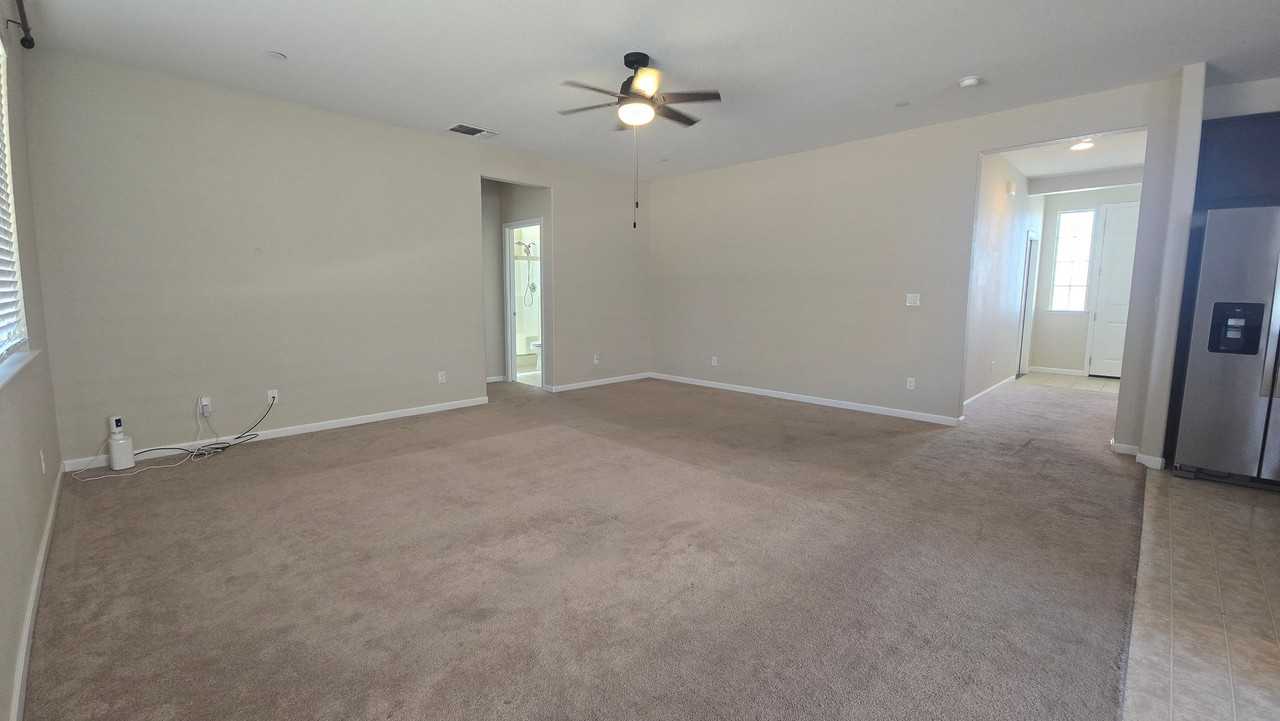 1443 Greenbrier Dr - Photo 4 of 21