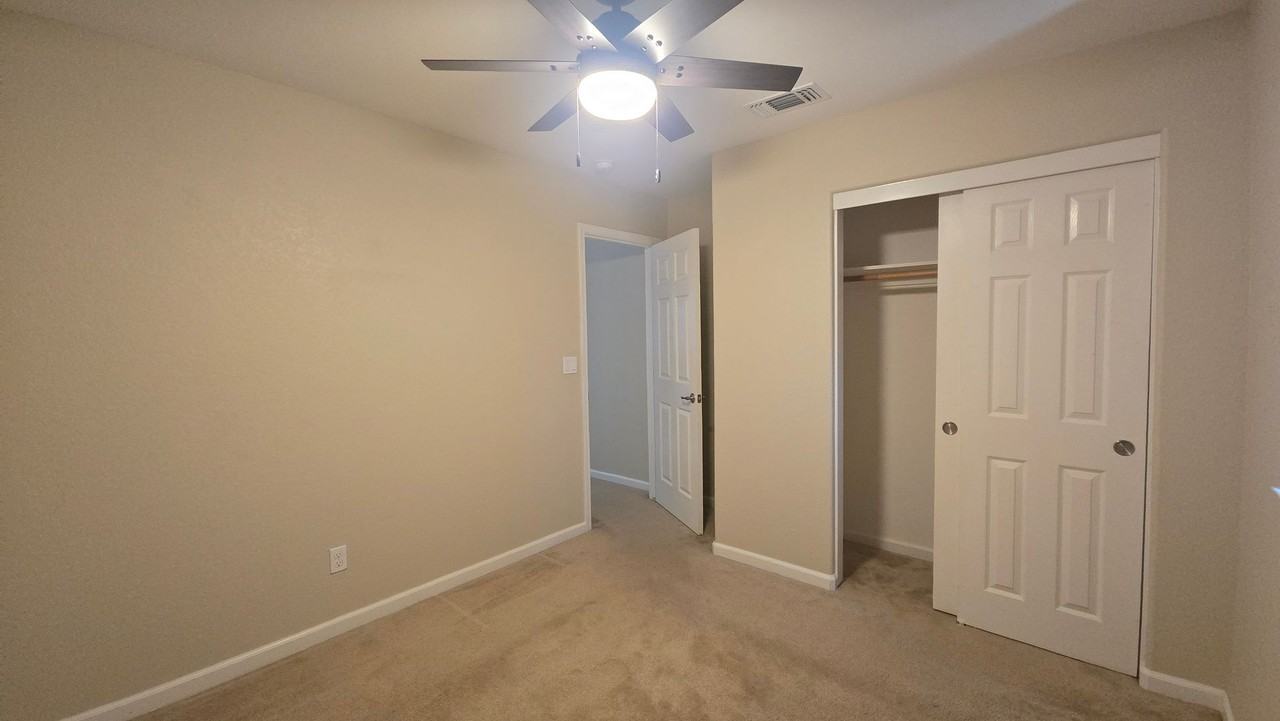 1443 Greenbrier Dr - Photo 7 of 21