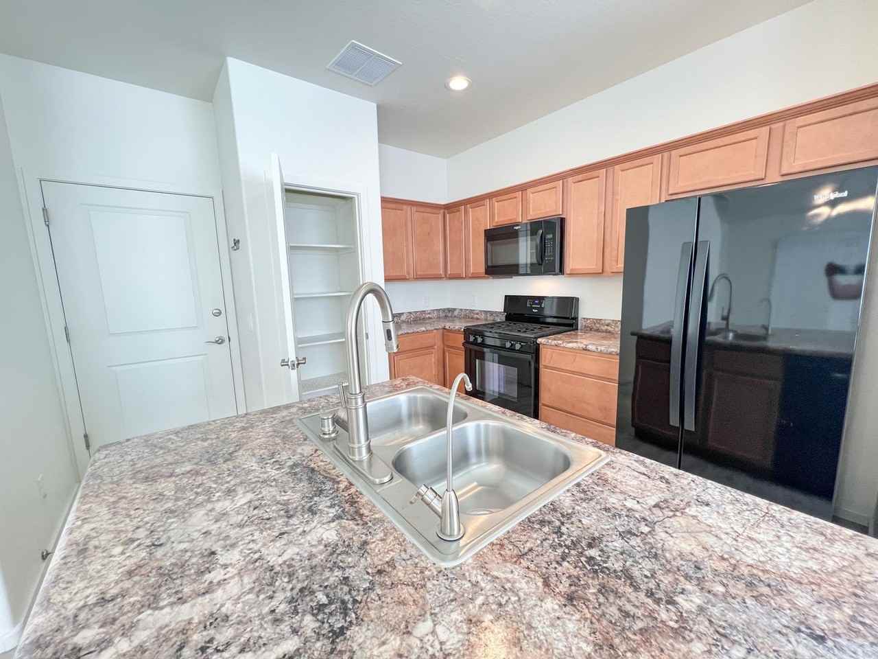 1735 Pinon Dr - Photo 2 of 18