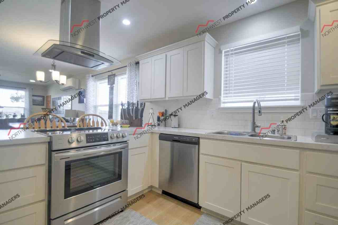 410 Herren Ave - Photo 2 of 4