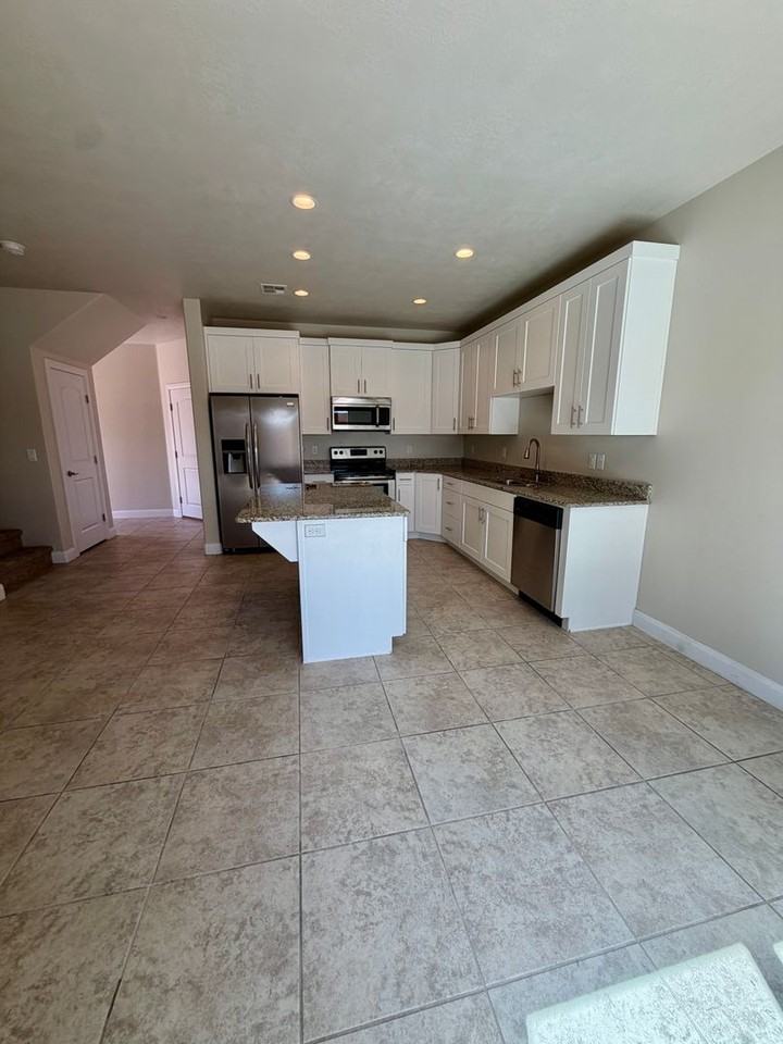 3971 Bella Vista Dr - Photo 4 of 13