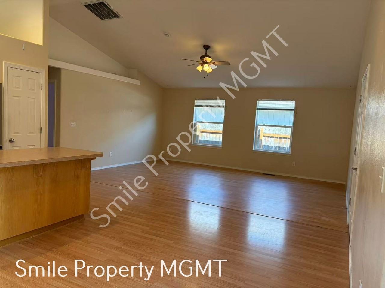 963 Rodan Ave Se - Photo 3 of 12