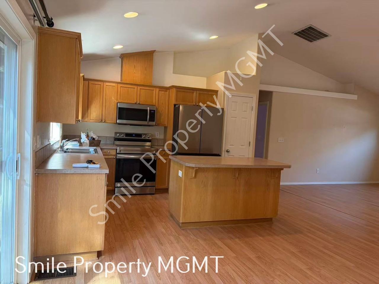 963 Rodan Ave Se - Photo 4 of 12