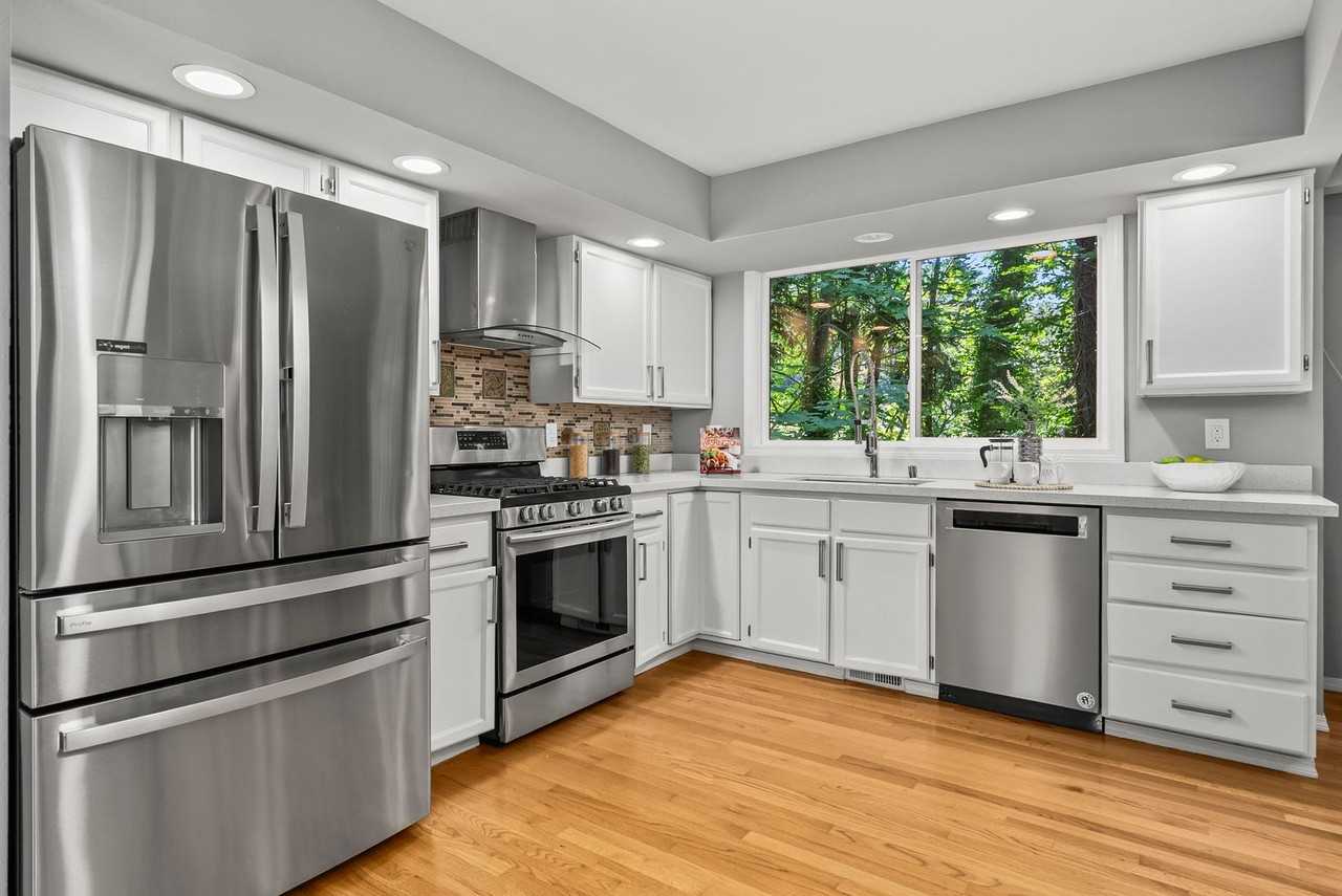 9123 Ne 145th St - Photo 7 of 36