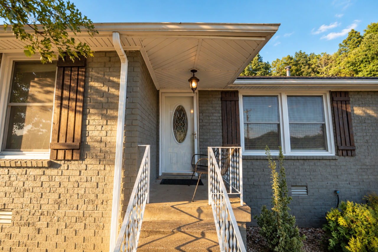 564 Huntington Pkwy - Photo 6 of 33