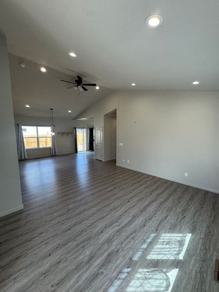4609 Langdon St - Photo 3 of 18