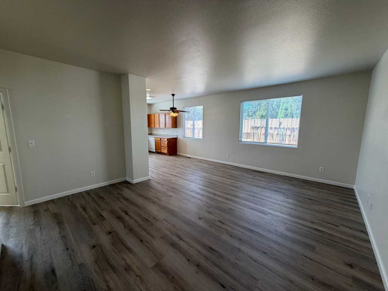 5910 Sapphire Ridge Ct - Photo 2 of 11