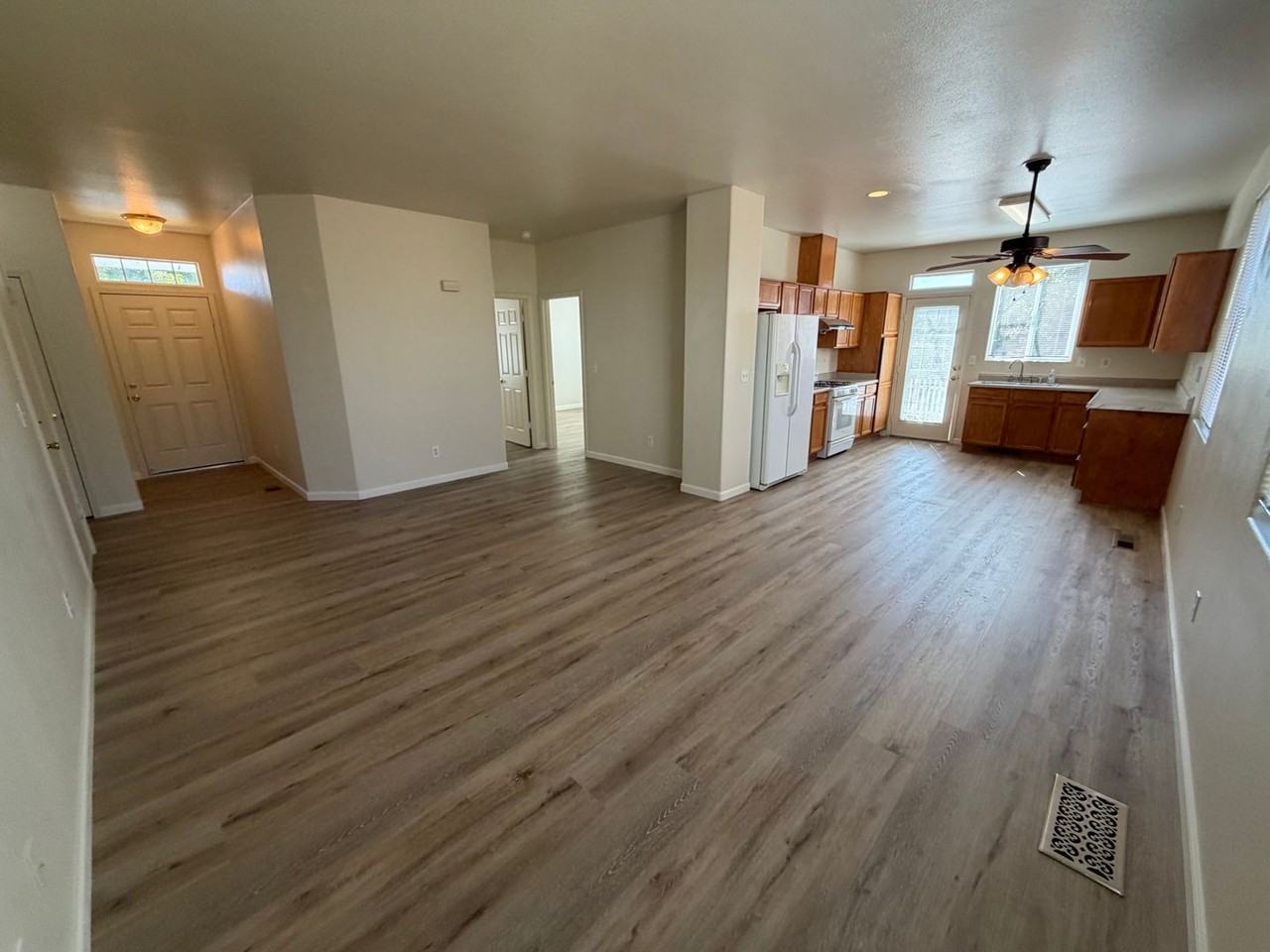 5910 Sapphire Ridge Ct - Photo 4 of 11