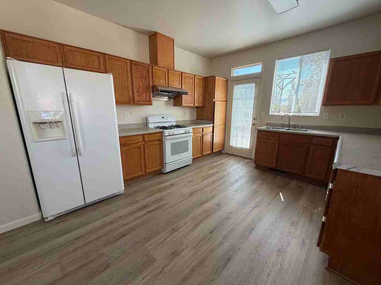 5910 Sapphire Ridge Ct - Photo 5 of 11