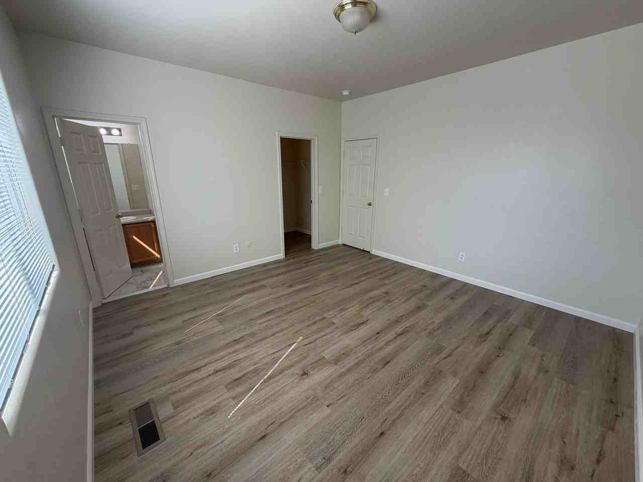 5910 Sapphire Ridge Ct - Photo 6 of 11