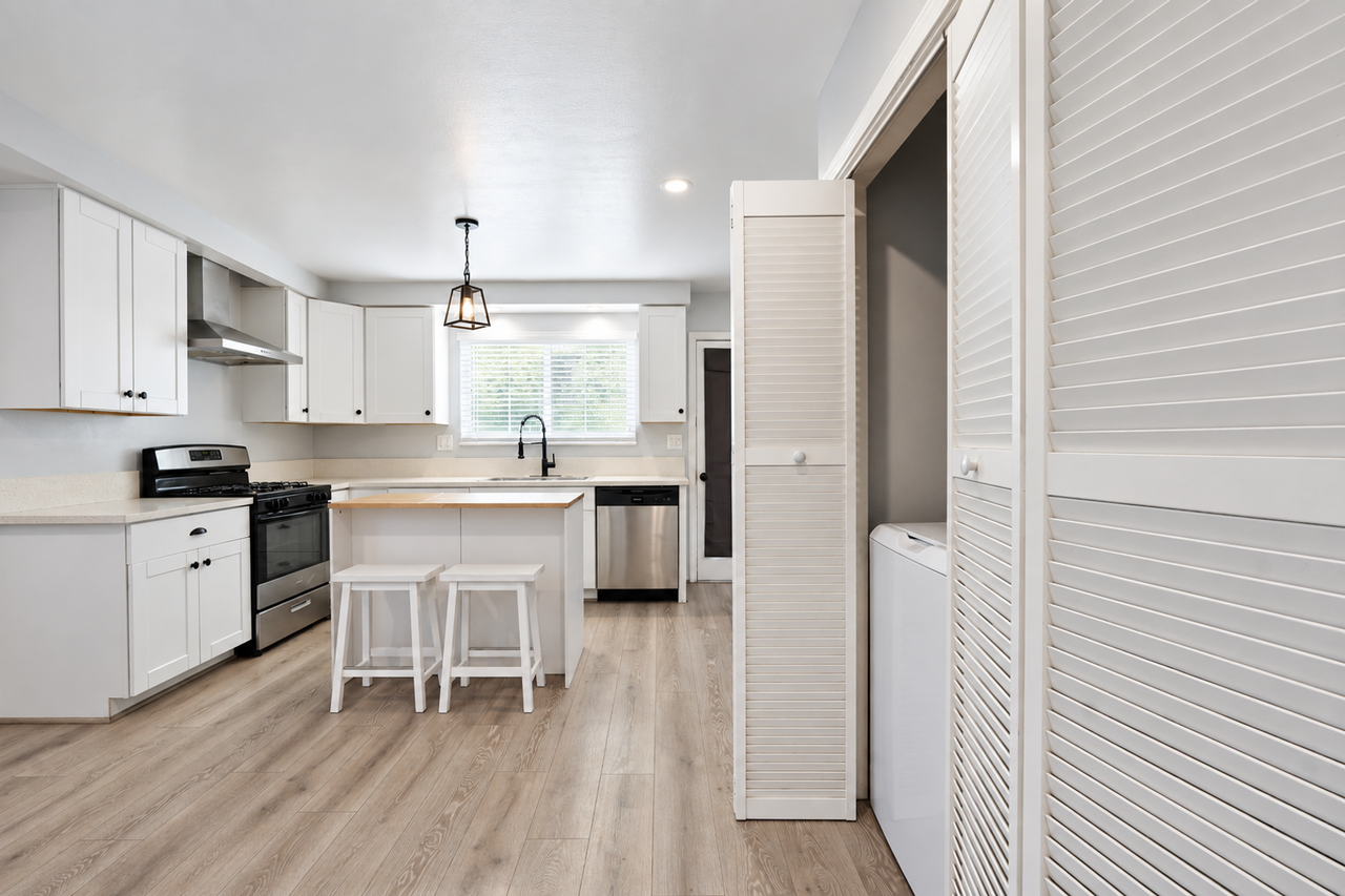 1829 S White Ave - Photo 5 of 27