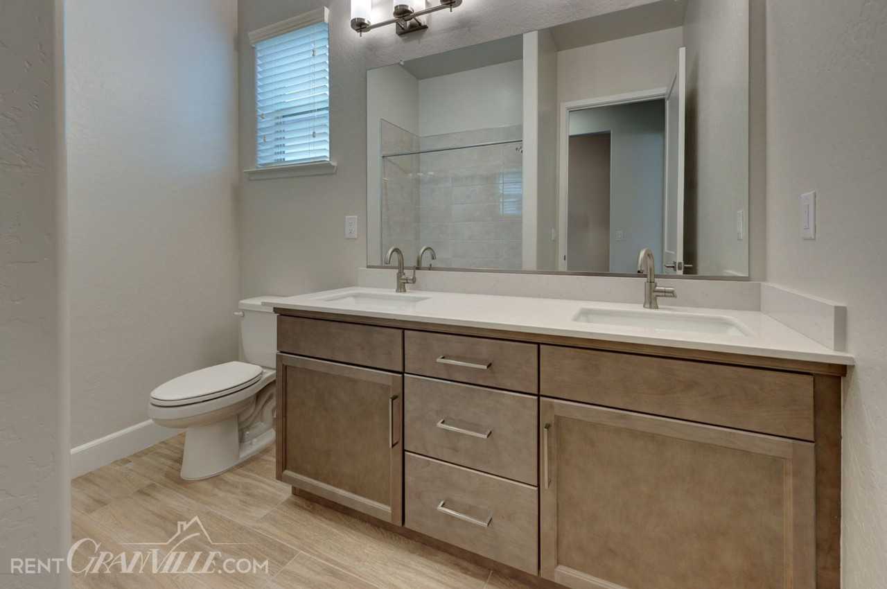 7174 W Ashcroft Ave - Photo 2 of 9