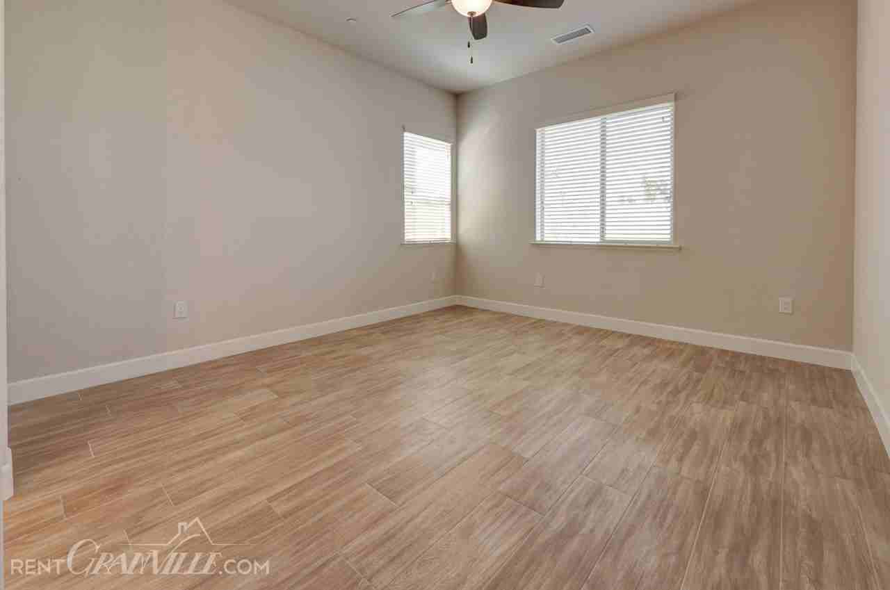 7174 W Ashcroft Ave - Photo 4 of 9