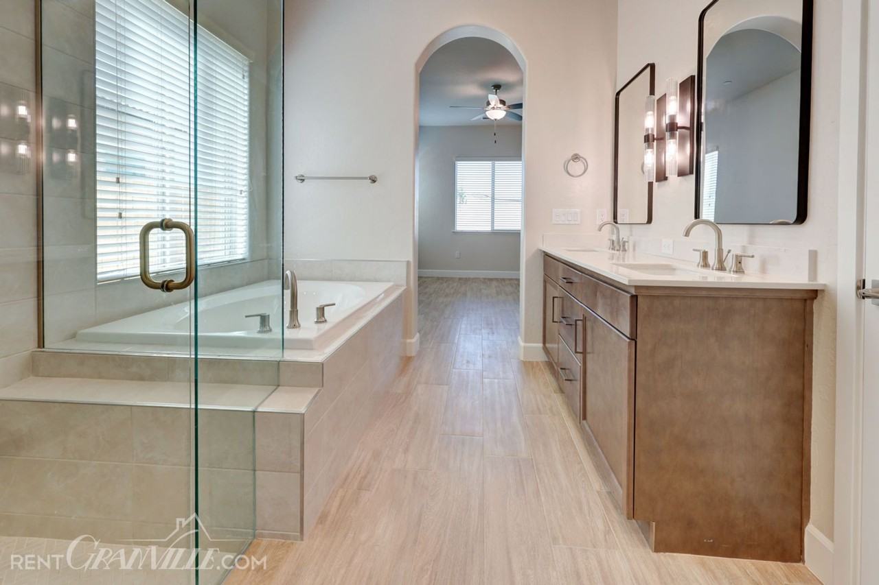 7174 W Ashcroft Ave - Photo 5 of 9