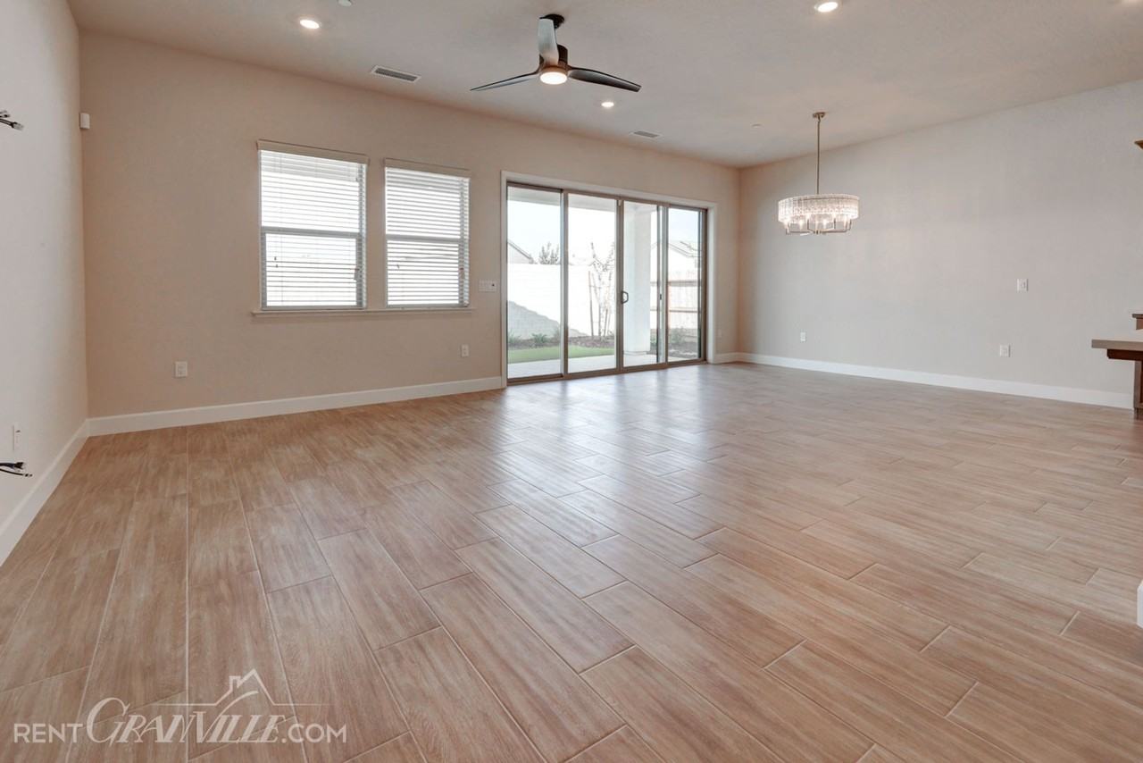 7174 W Ashcroft Ave - Photo 6 of 9