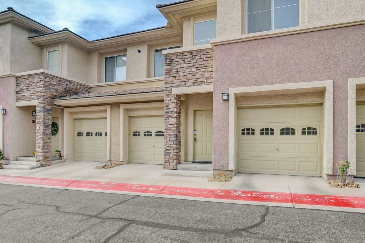 673 Peachy Canyon Cir - Photo 2 of 34