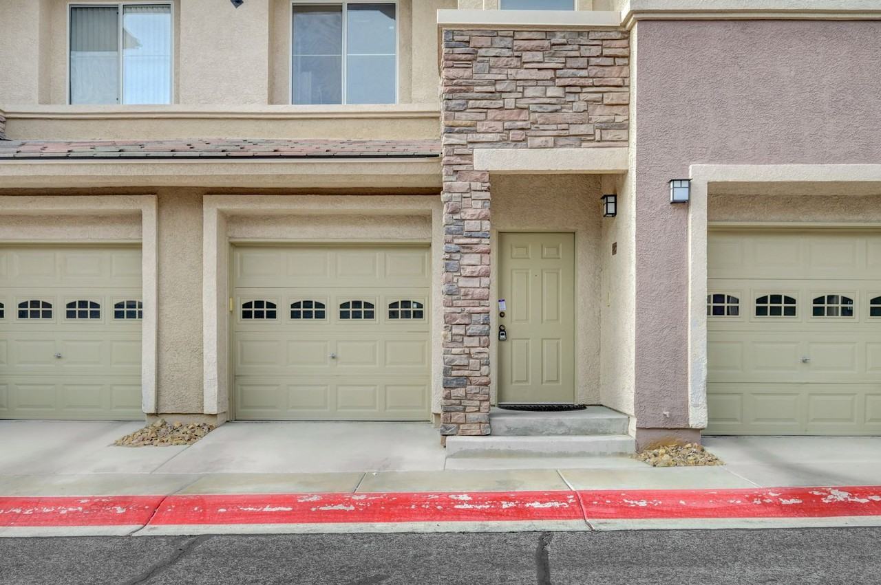 673 Peachy Canyon Cir - Photo 3 of 34