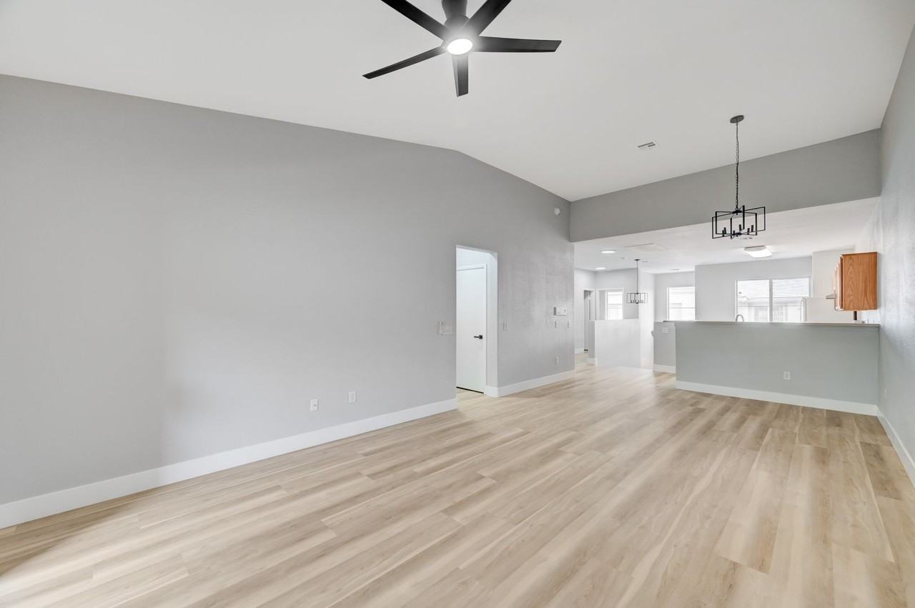 673 Peachy Canyon Cir - Photo 7 of 34