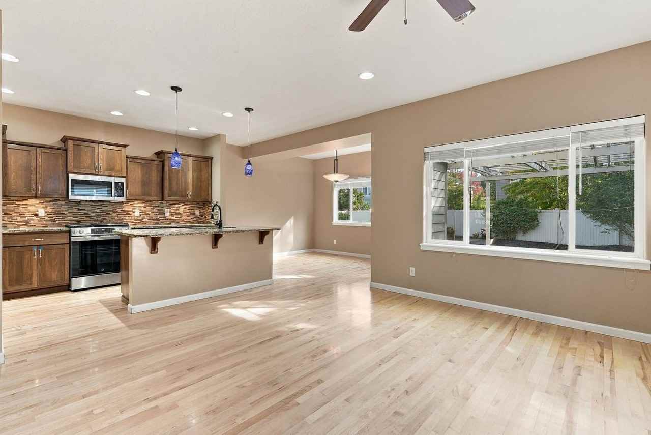 1680 N Winchester Ct - Photo 7 of 38