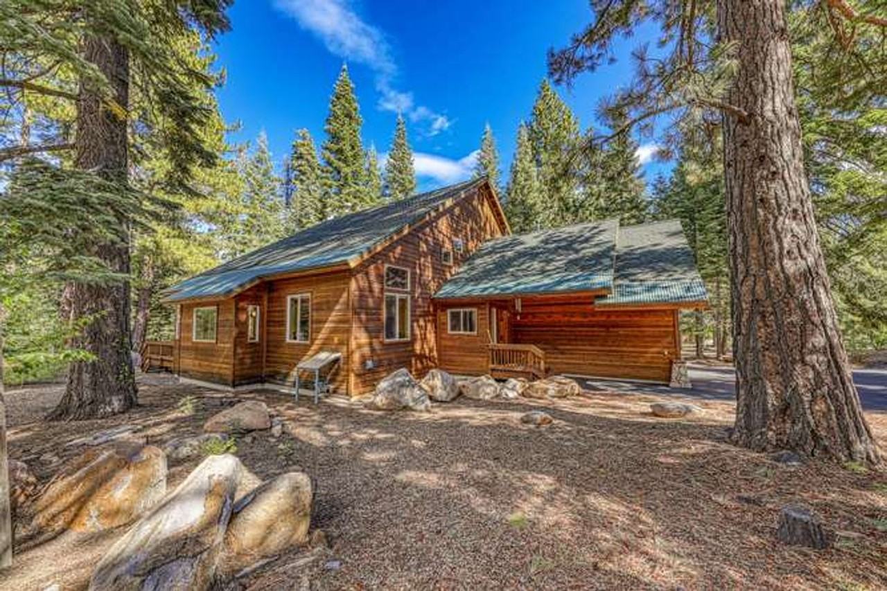11400 Thelin Dr - Photo 2 of 39