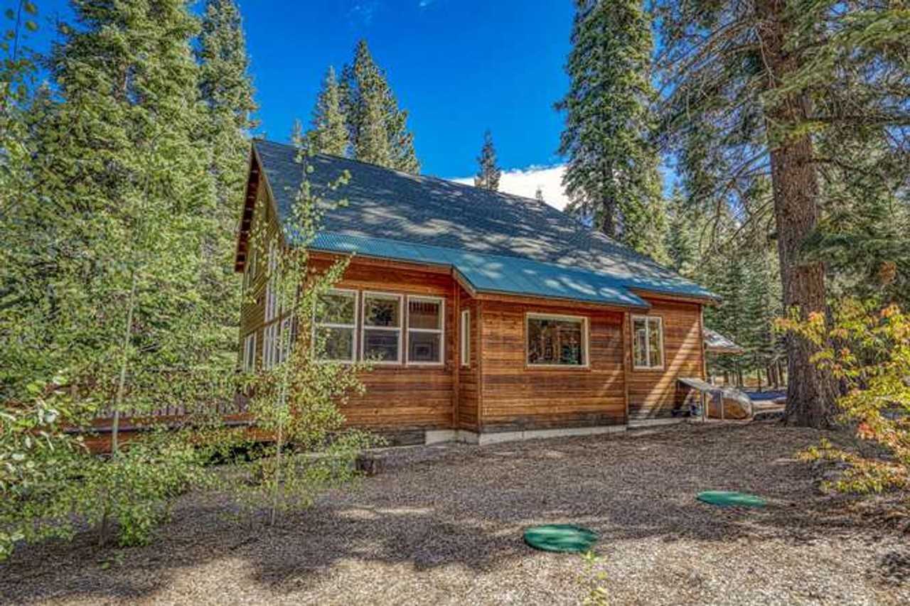 11400 Thelin Dr - Photo 3 of 39
