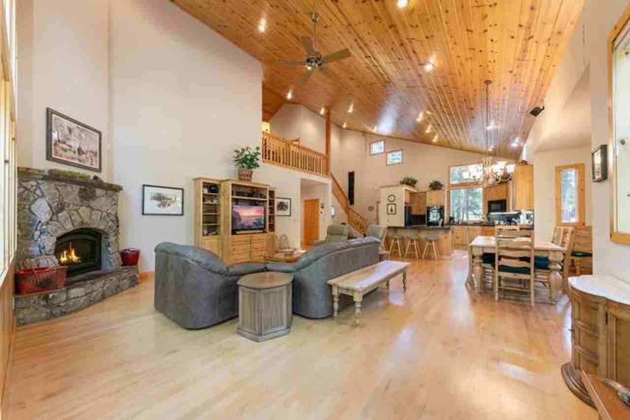 11400 Thelin Dr