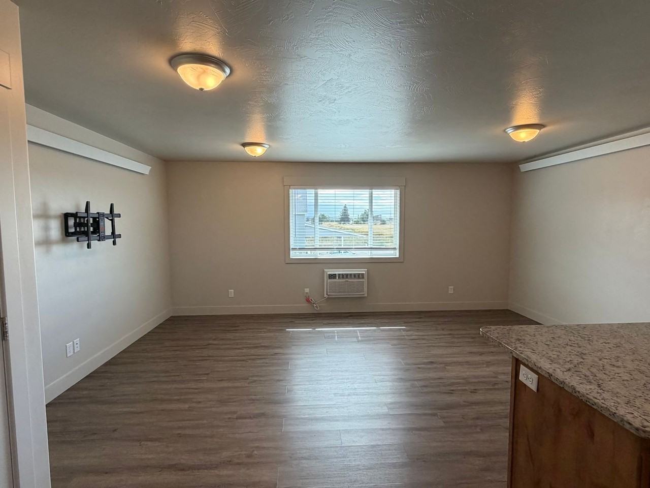 704 Caribou St #3 - Photo 4 of 11