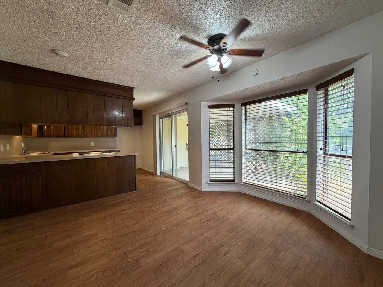 1003 Poplar St - Photo 3 of 15