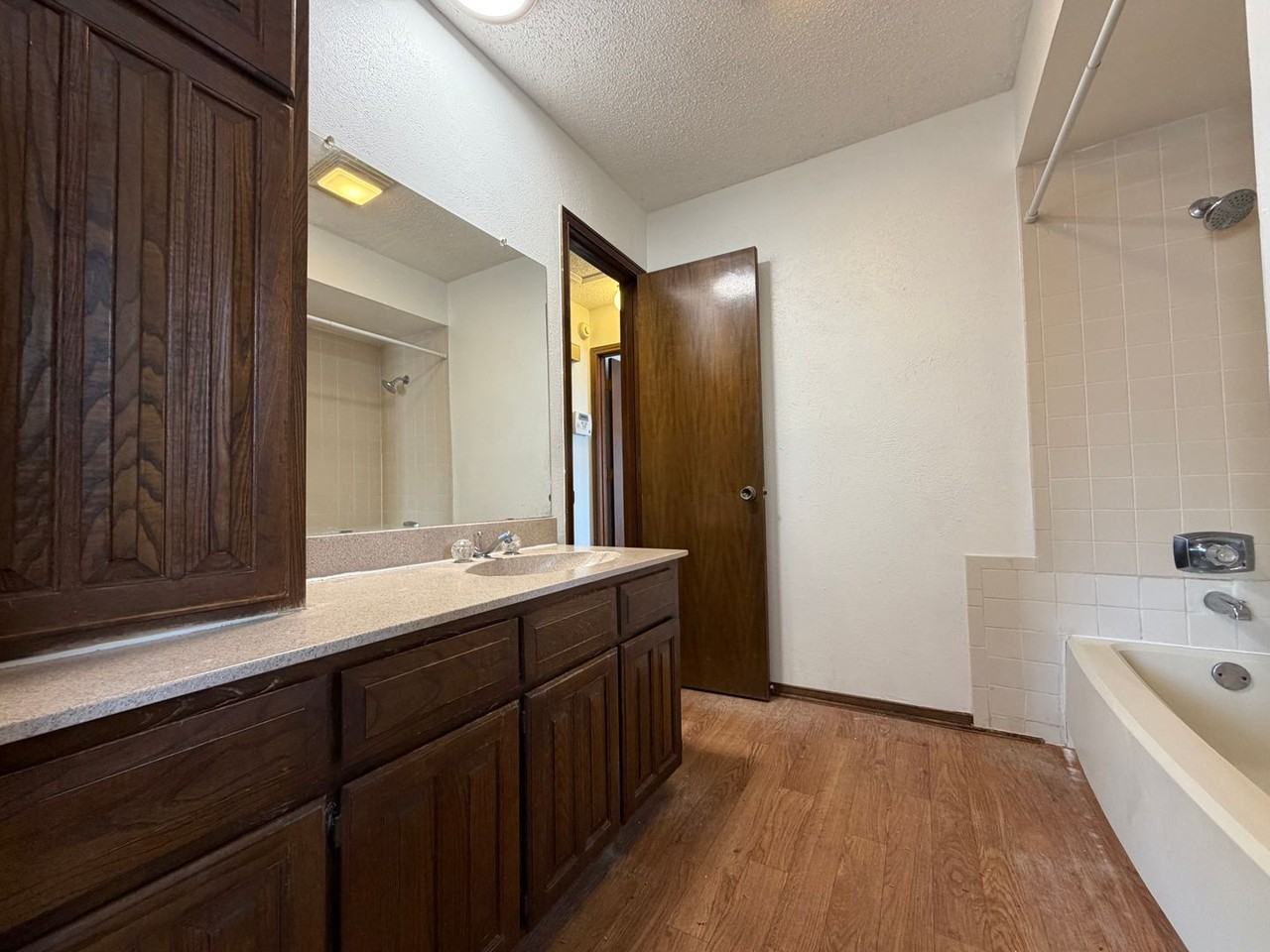 1003 Poplar St - Photo 7 of 15